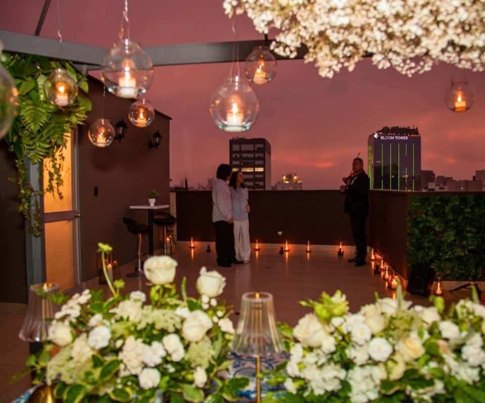 Rooftop privado al atardecer para pedida de mano en Lima